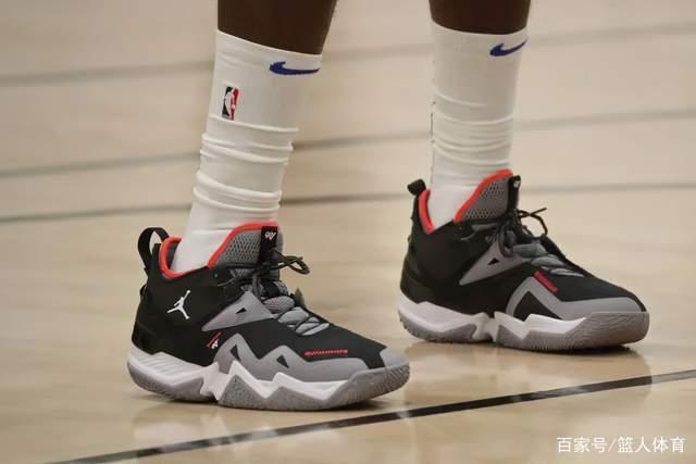 广西梧州半程马拉松火热开赛 万名跑者竞速“岭南古郡”